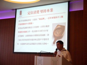 舊振南餅店劉信陸董事長於5月24日校友早餐會上演講。