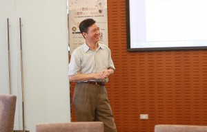 企管系趙平宜教授分享工程背景的他進入管理學的經驗。