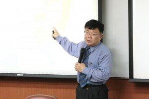 李清潭院長為深圳大學的同學們介紹中山管理學院概況。